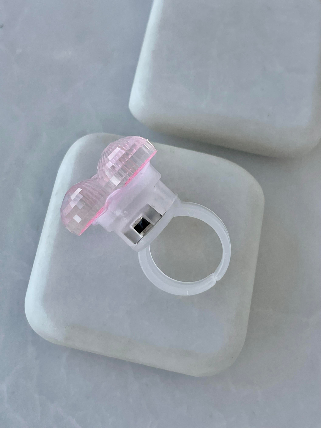 Işıklı Simli Kiraz Yüzük