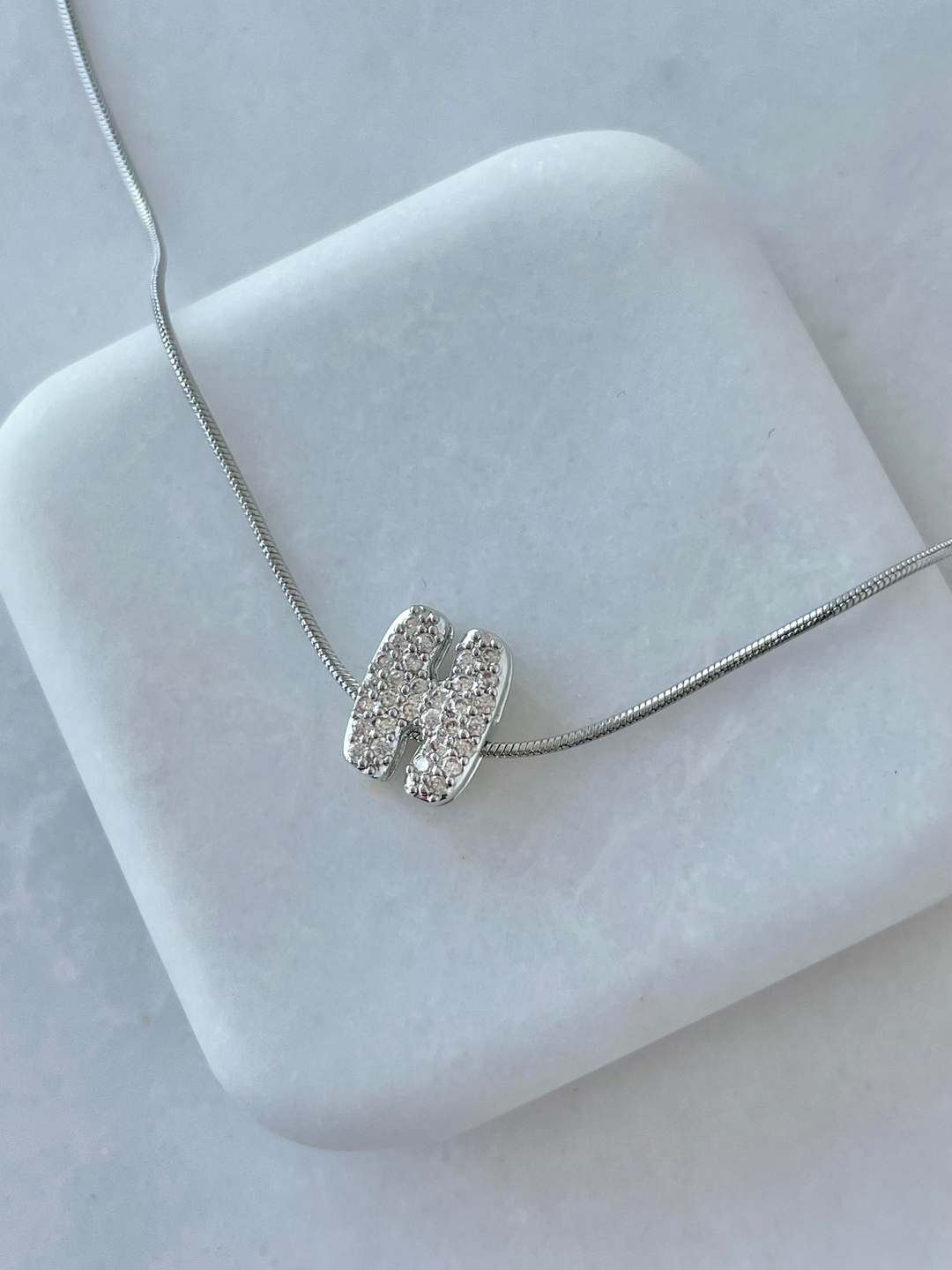 Çelik Gömme Taşlı Harf Kolye Gümüş