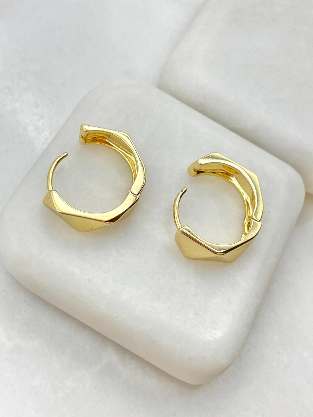 Özel Seri Üçgen Yansımalı Halka Küpe Gold