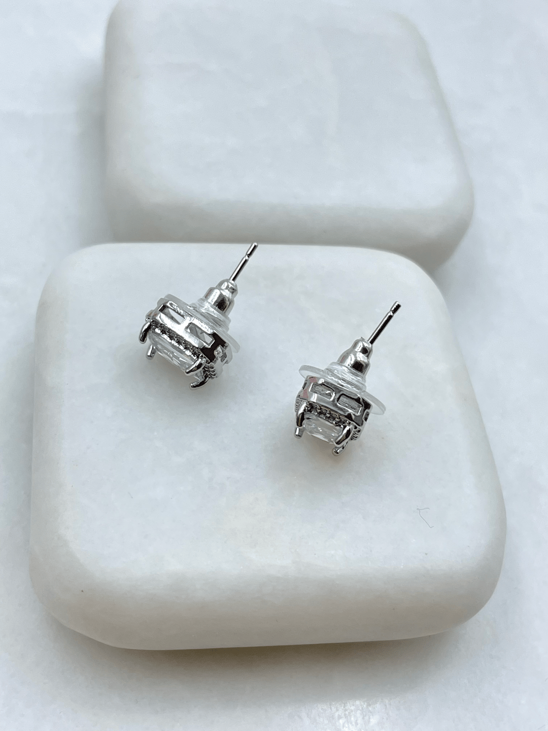 Altın Kaplama Gömme ve Kristal Taşlı Dikdörtgen Küpe 1 cm Gümüş