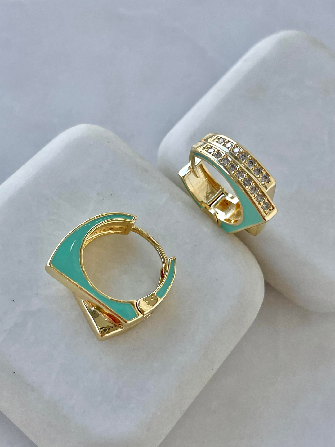 Altın Kaplama Taşlı Tasarım Halka Küpe Turkuaz Renk