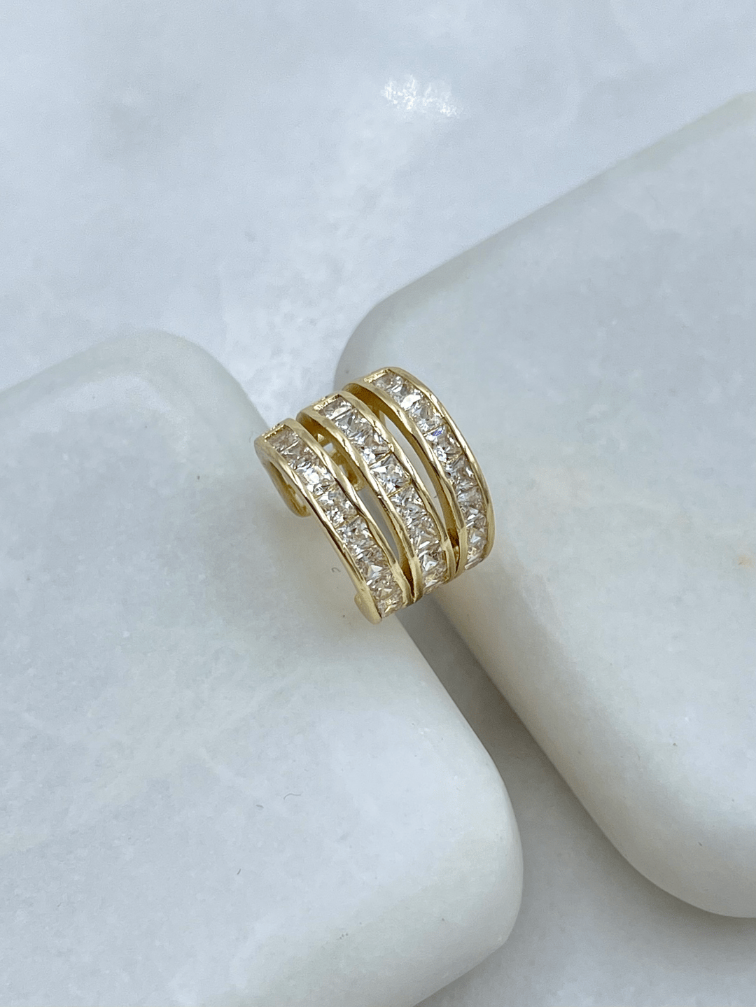 Altın Kaplama Üç Sıra Zirkon Taşlı Kıkırdak Küpe Gold