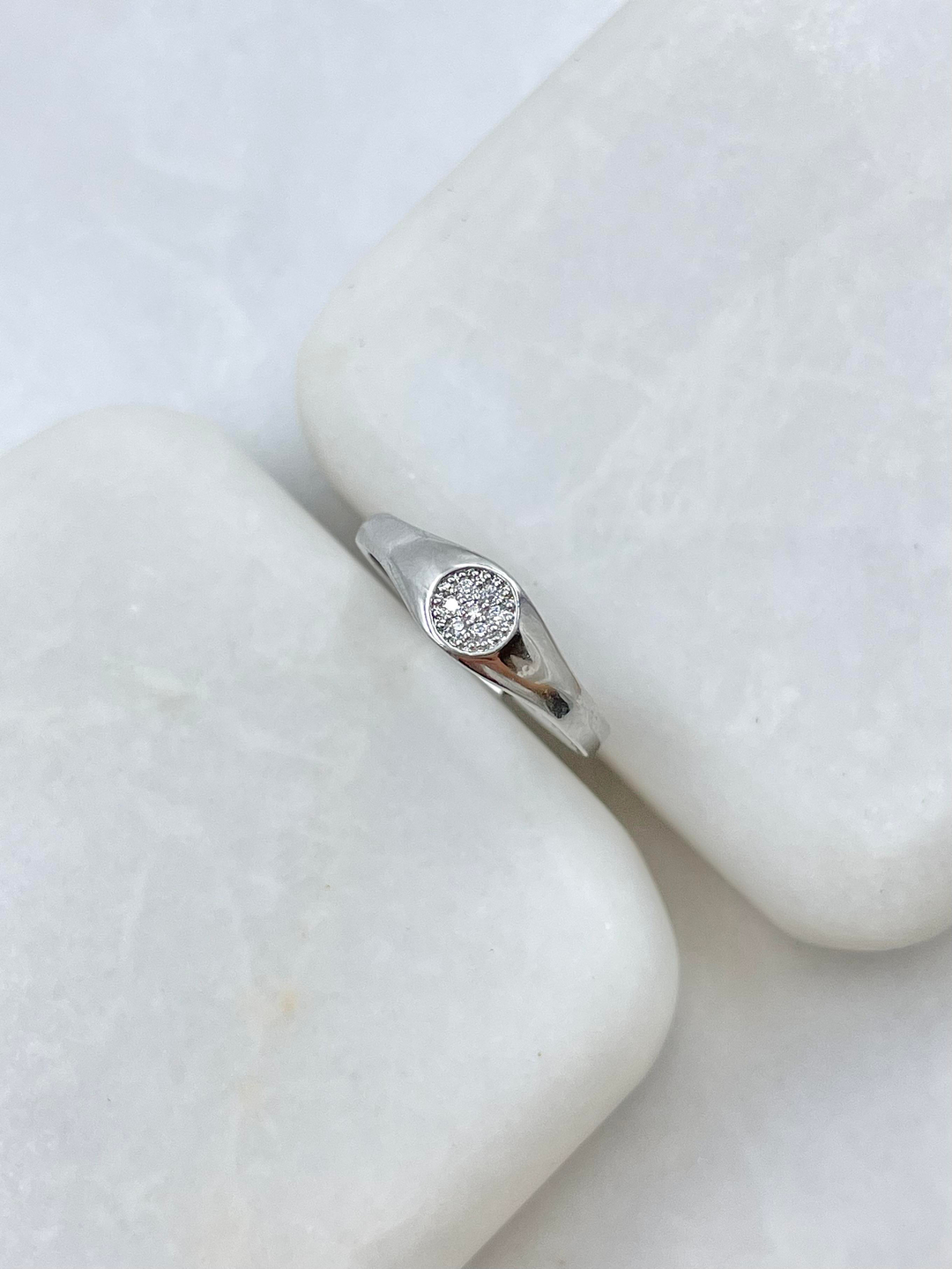 Altın Kaplama Gömme Taşlı Daire Model Serçe Parmak Yüzüğü Gümüş