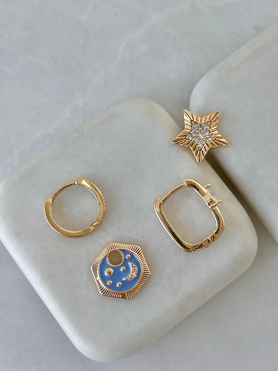 Altın Kaplama Üçlü Ay ve Yıldız Küpe Gold