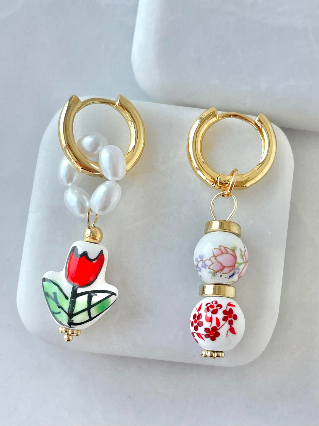 Altın Kaplama Kırmızı Porselen Lale Charmlı Halka Küpe Gold