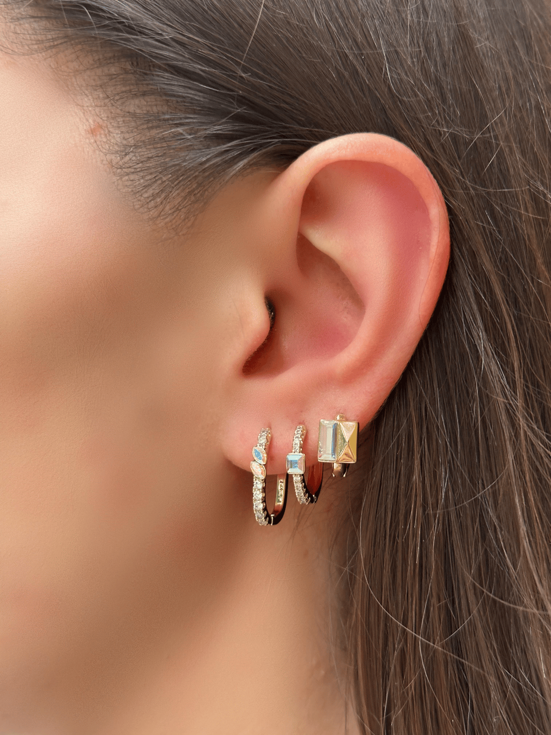 Özel Seri Gömme ve Kare Swarovski Taşlı Halka Küpe Gold