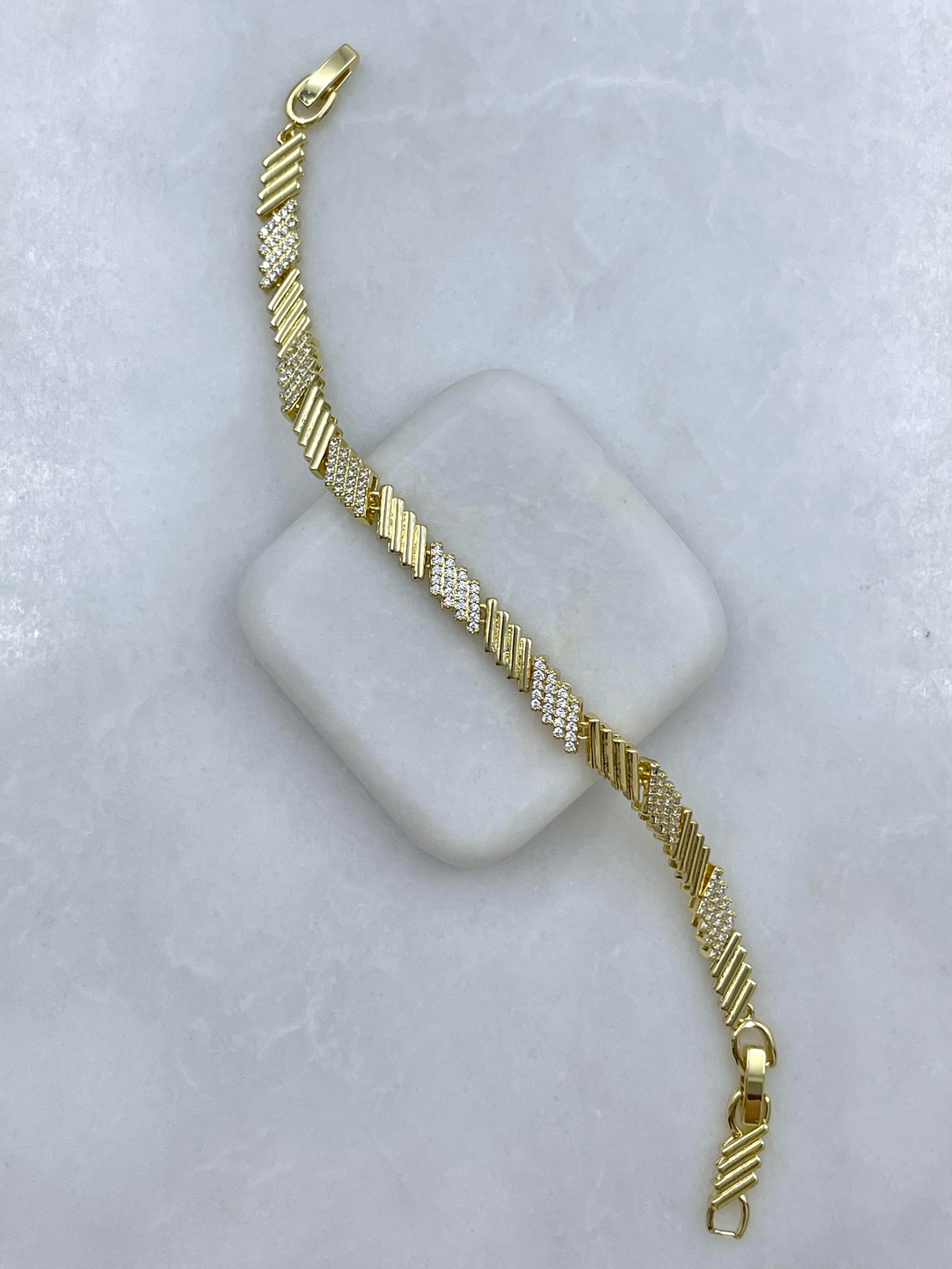 Altın Kaplama Gömme Taşlı Zikzak Sütun Bileklik Gold