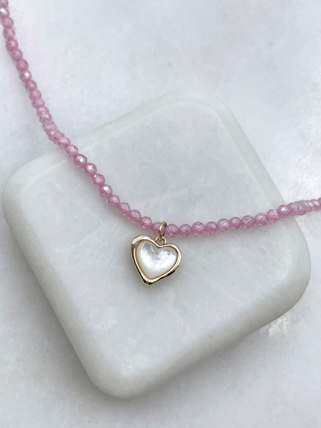 Özel Seri Sedefli Kalp Sallantılı Krisral Boncuk Kolye Gold