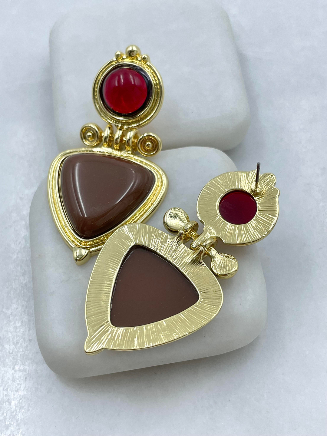 Altın Kaplama Kırmızı Taşlı Üçgen Vintage Küpe Kahve