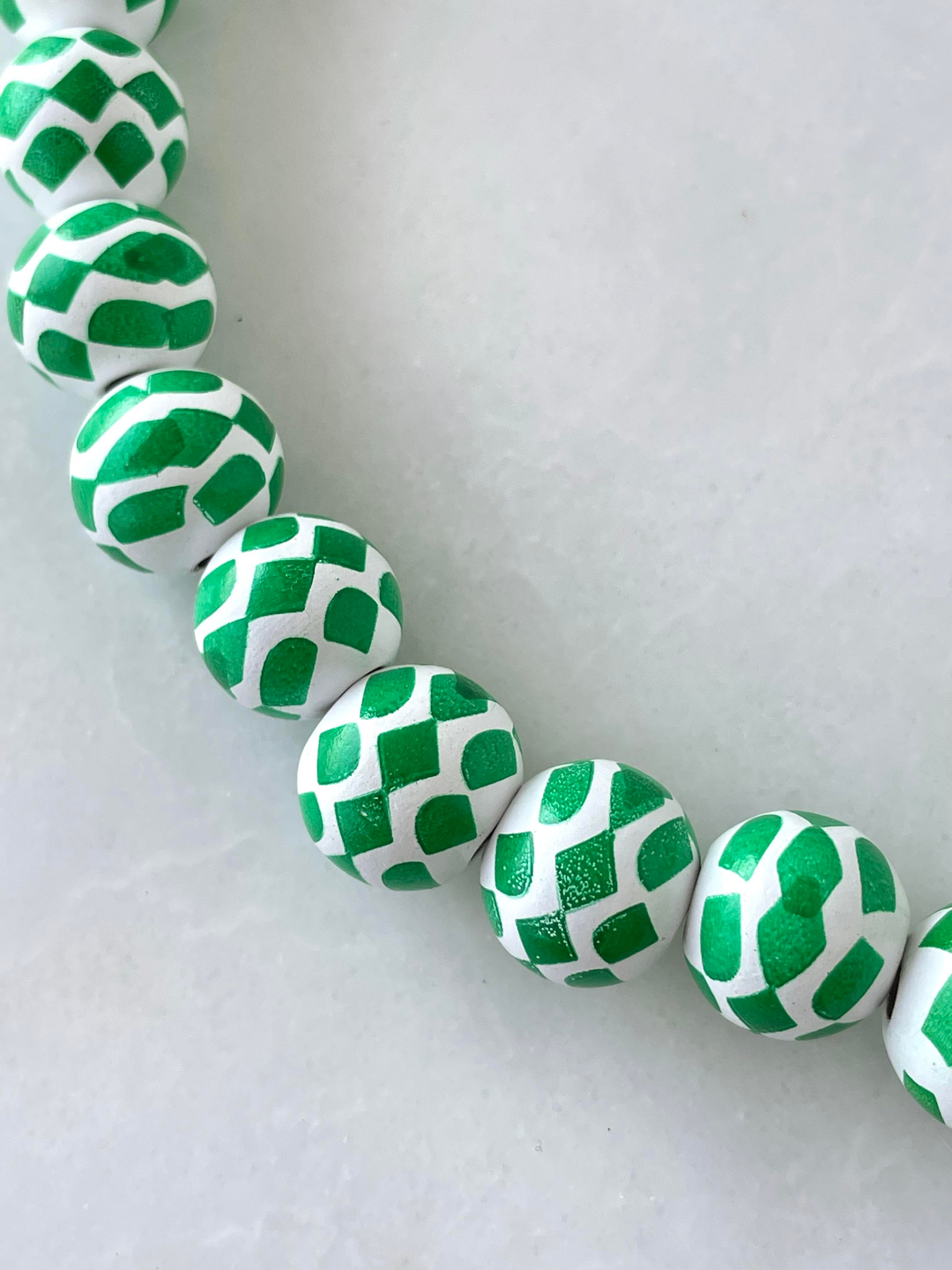 Desenli Tahta Boncuk Kolye Yeşil Gümüş