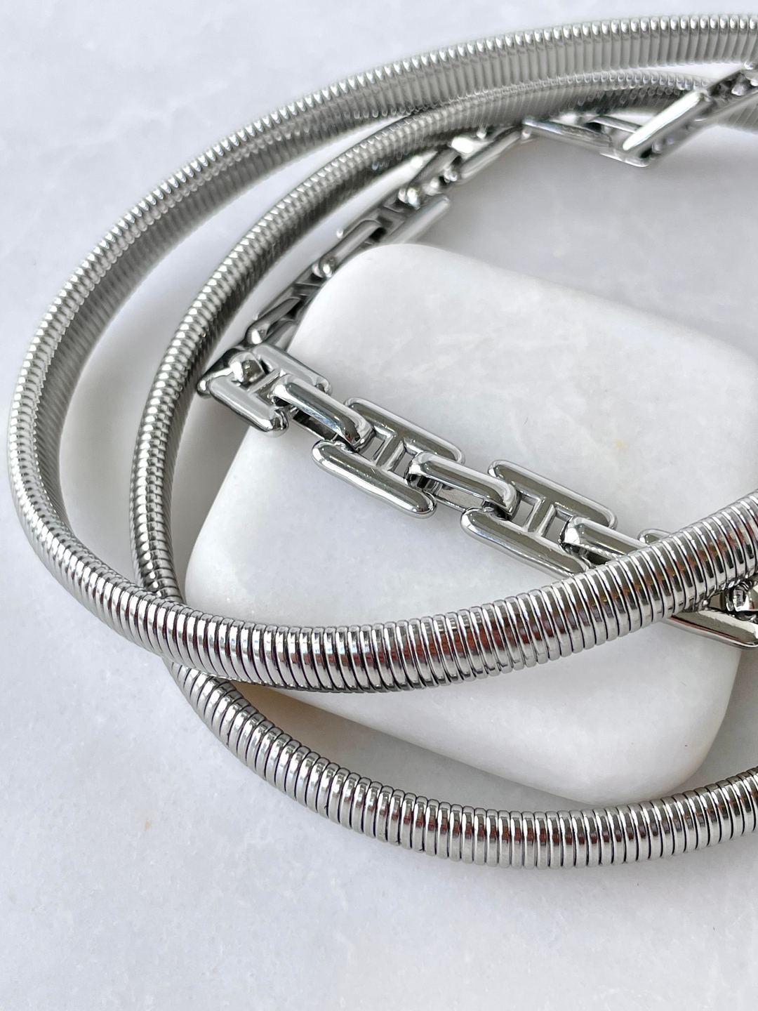 Çelik Zincir Detaylı Üç Sıra Kolye Gümüş Renk