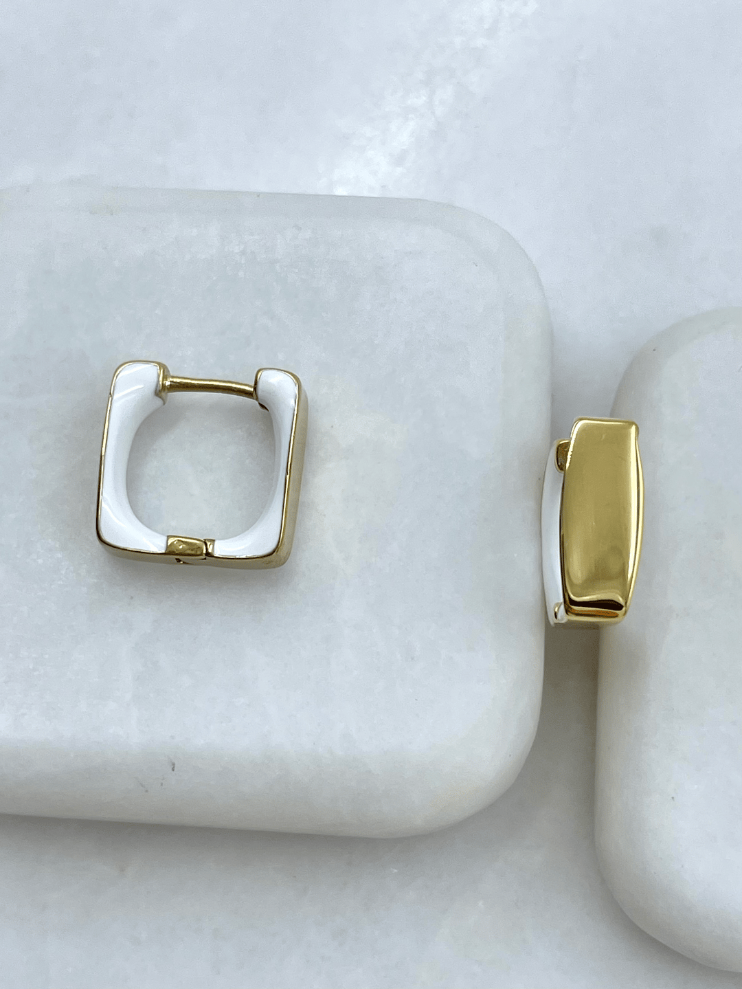 Özel Seri Beyaz Mineli Kare Küpe Gold