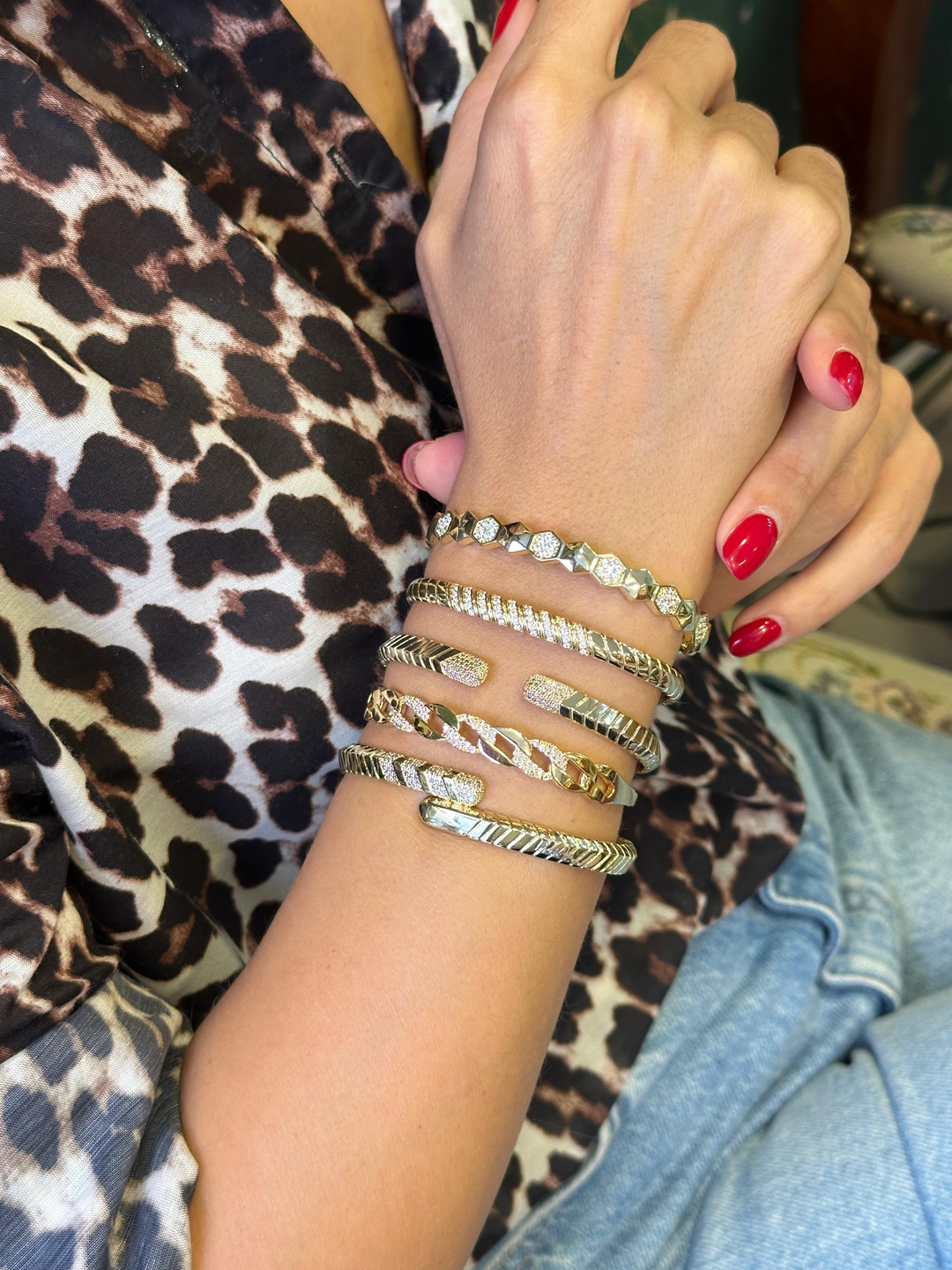 Özel Seri Gömme Taşlı Zincir Model Kelepçe Bileklik Gold