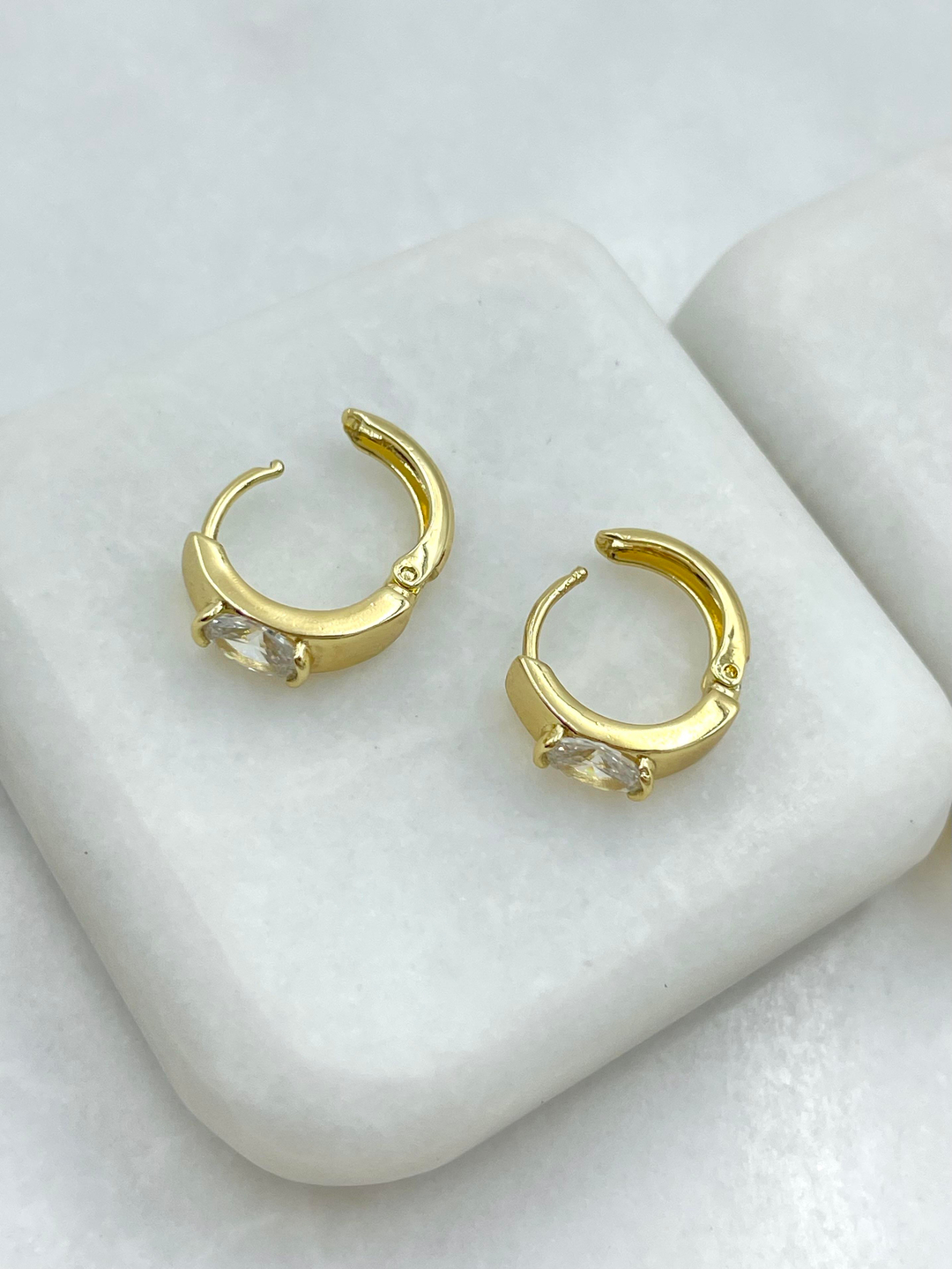 Özel Seri Zirkon Taşlı Köşeli Halka Küpe Gold