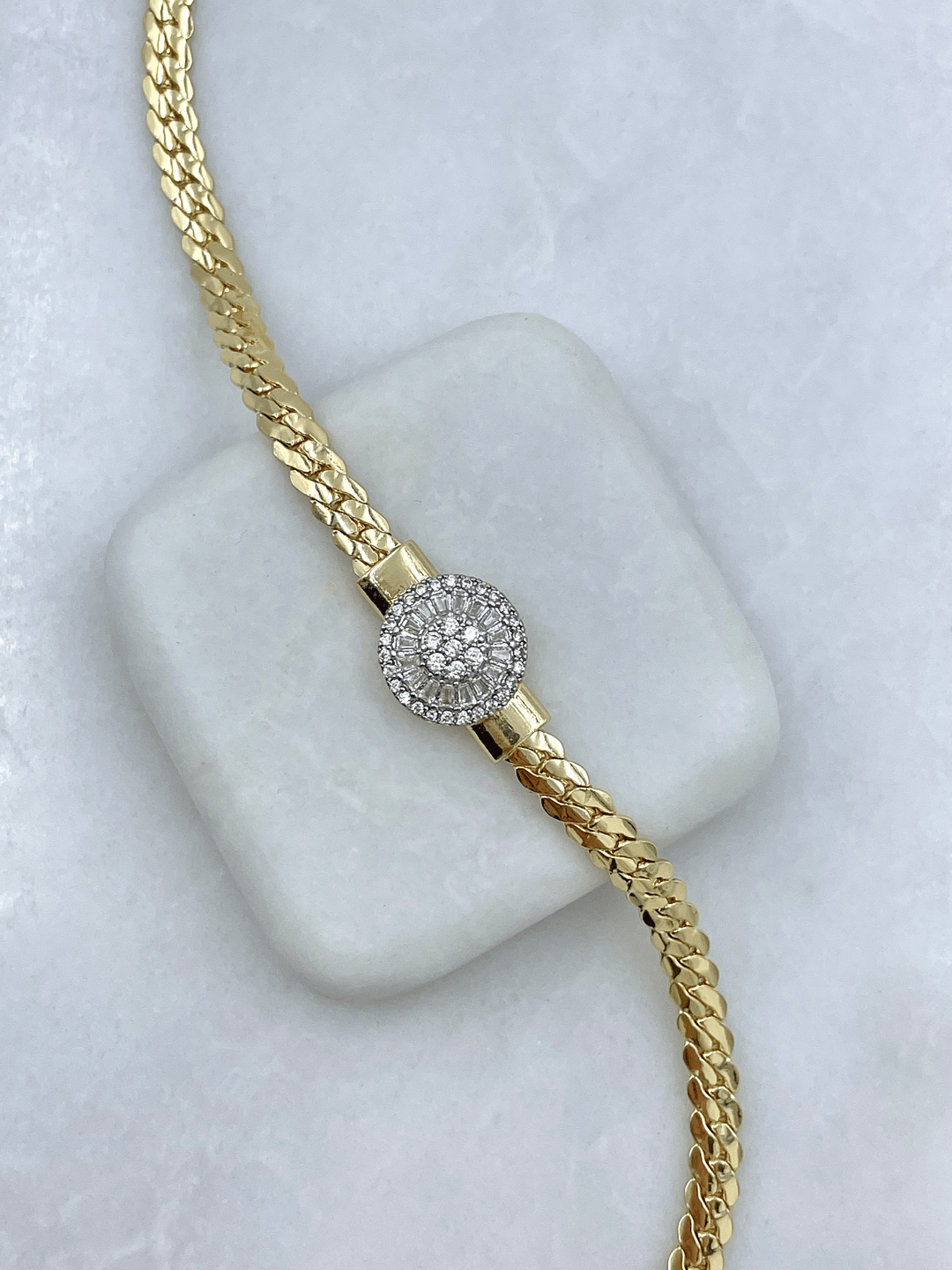 Çelik Kristal Taşlı Daire Model Zincir Bileklik Gold