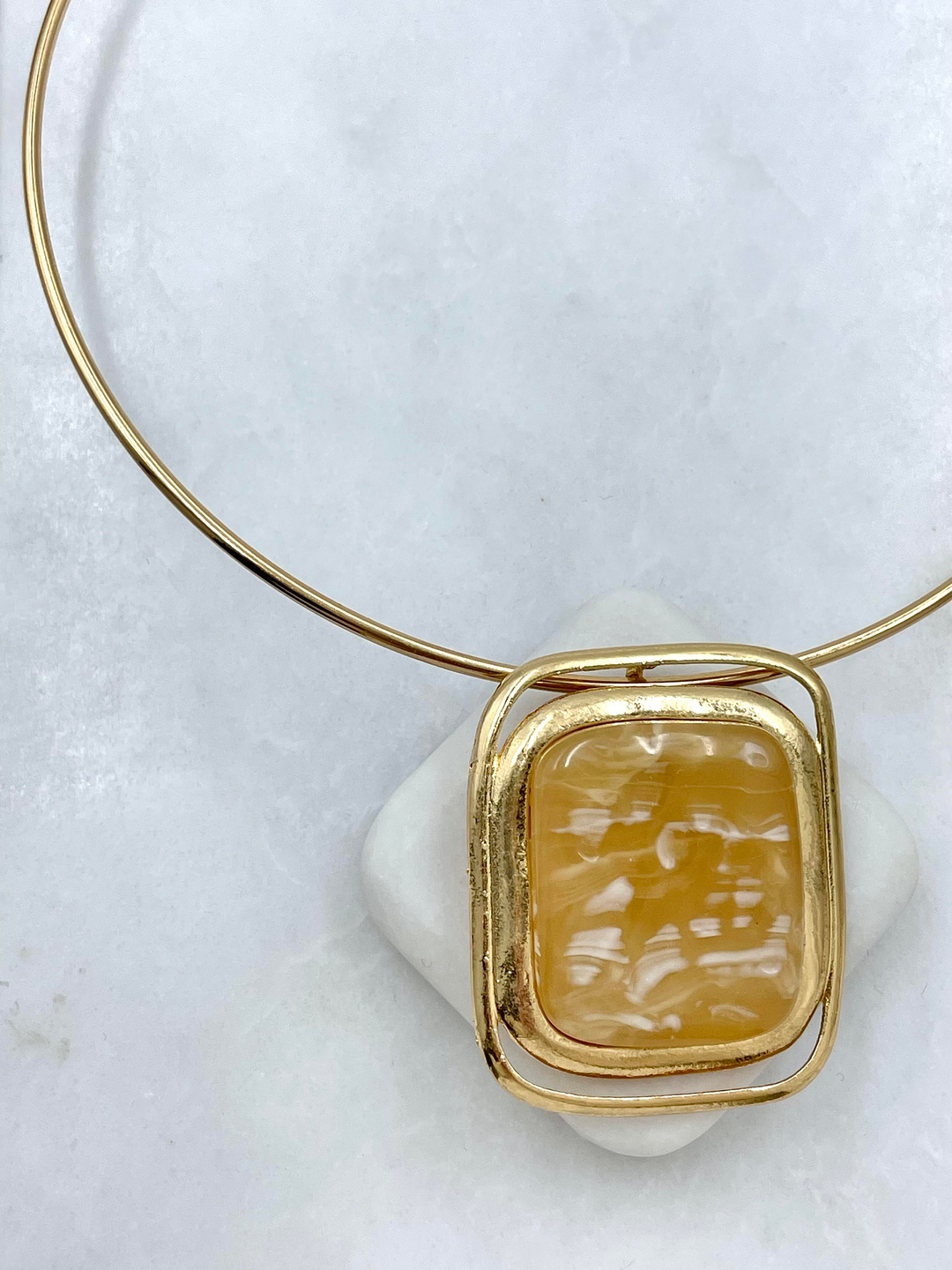 Altın Kaplama Doğal Taşlı Kare Model Vintage Choker Kolye Bej