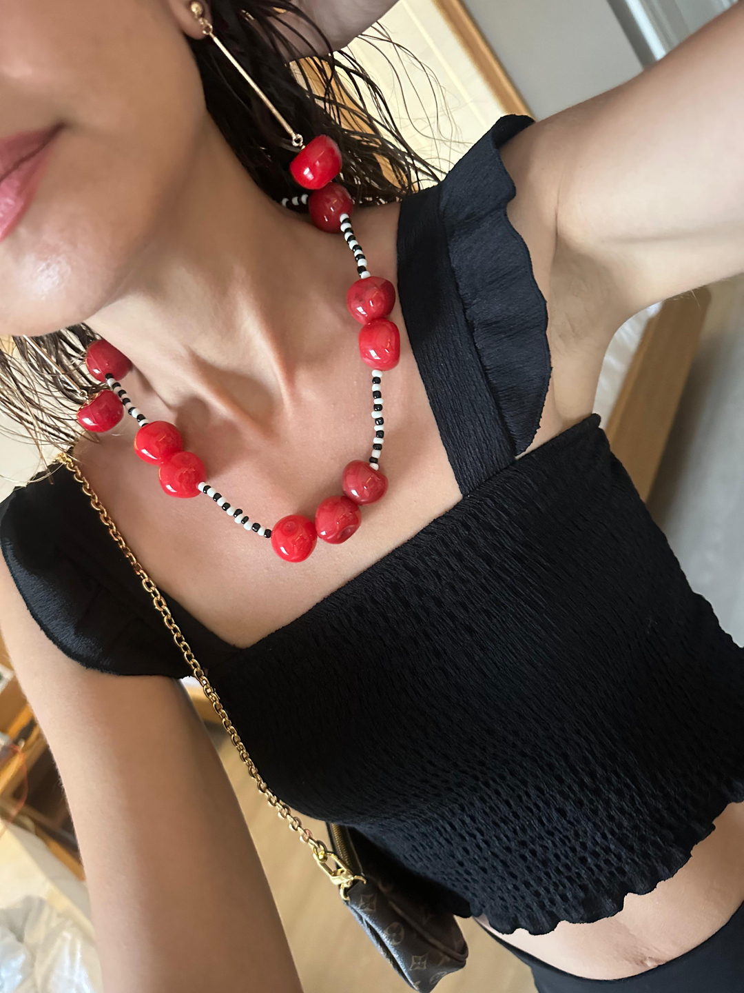 Siyah Beyaz Boncuklu Kiraz Kolye Gold