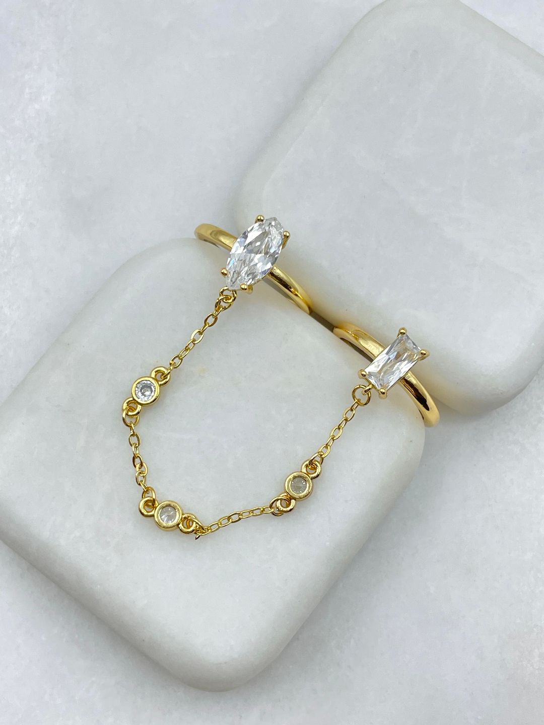 Altın Kaplama Kristal Taşlı Zincir Sallantılı Yüzük Gold