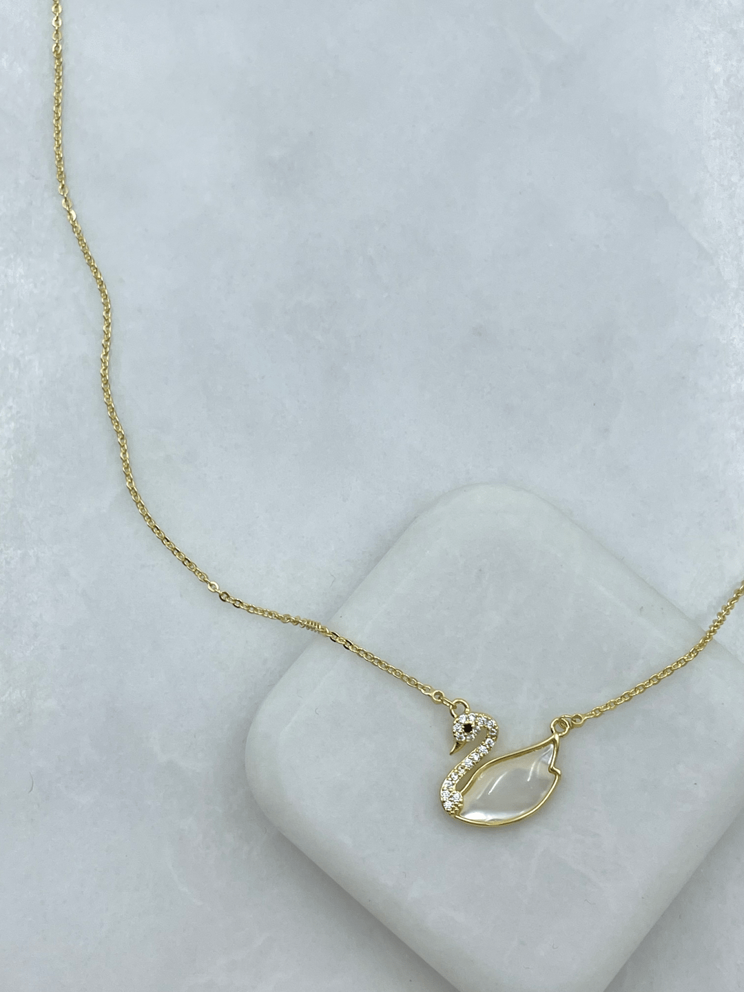 Altın Kaplama Opal Taşlı Kuğu Kolye Gold