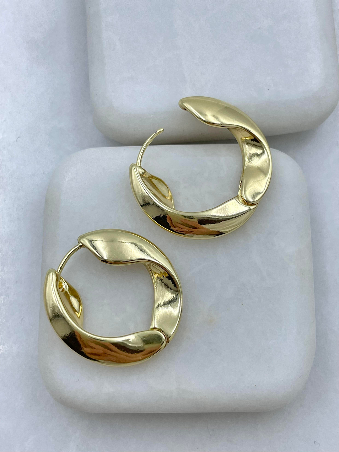 Altın Kaplama Kıvrım Model Halka Küpe Gold