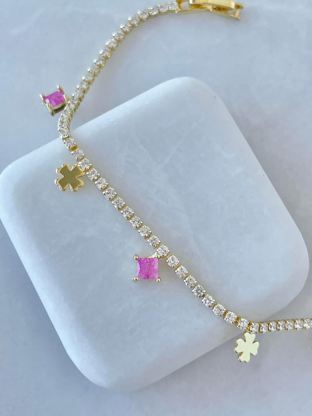 Çelik Kristal ve Yonca Sallantılı Su Yolu Bileklik Pembe