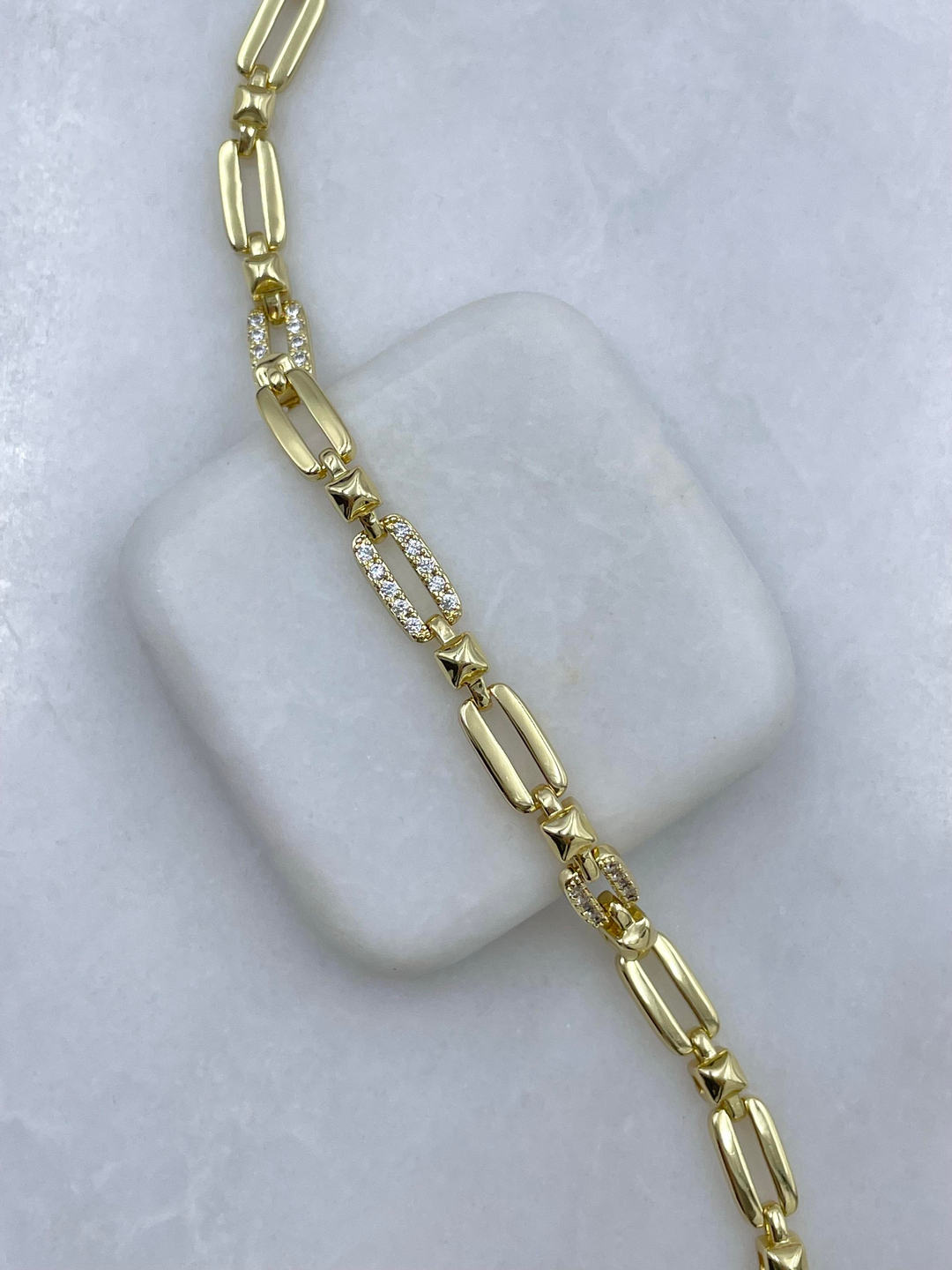 Altın Kaplama Gömme Taşlı Küp ve Ataç Zincir Bileklik Gold