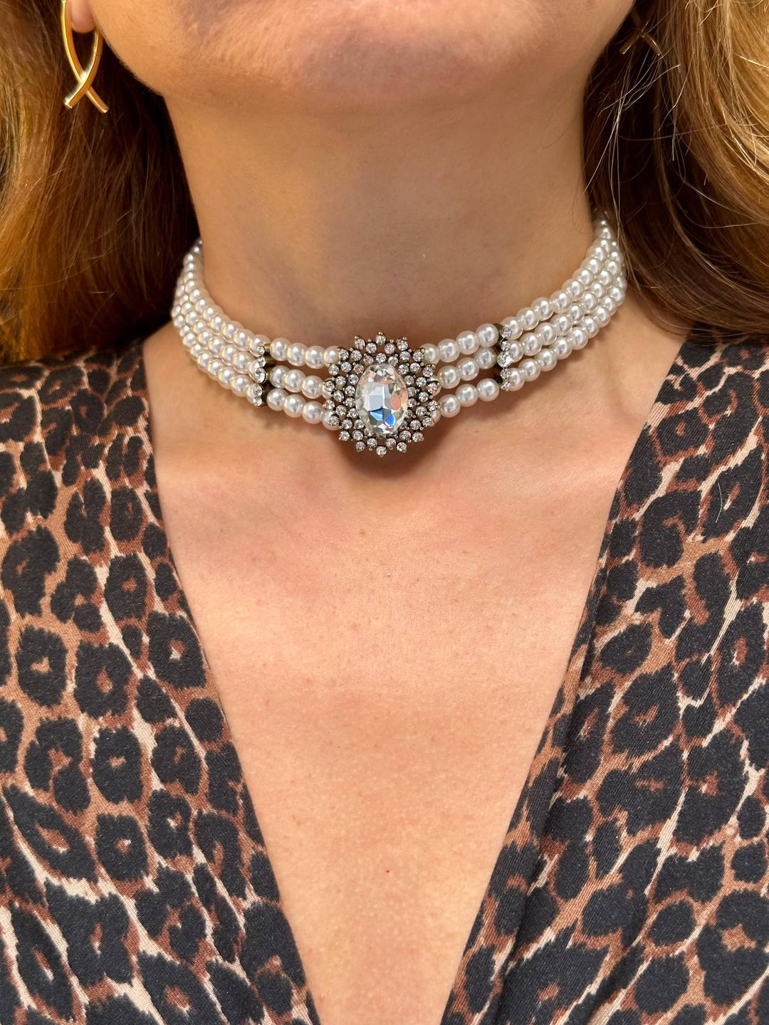 Kristal Taşlı Üç Sıra İnci Choker Kolye Gold