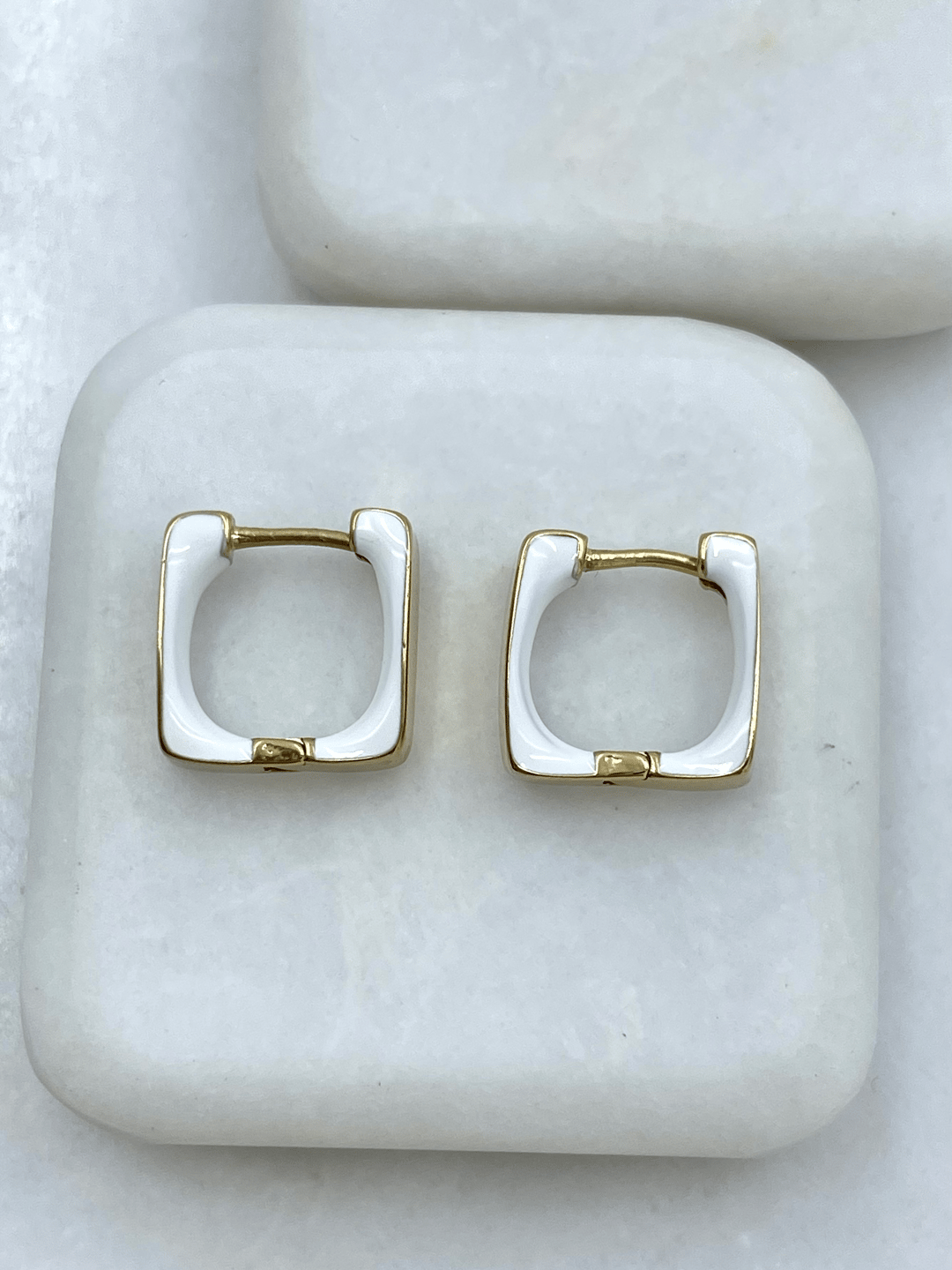 Özel Seri Beyaz Mineli Kare Küpe Gold