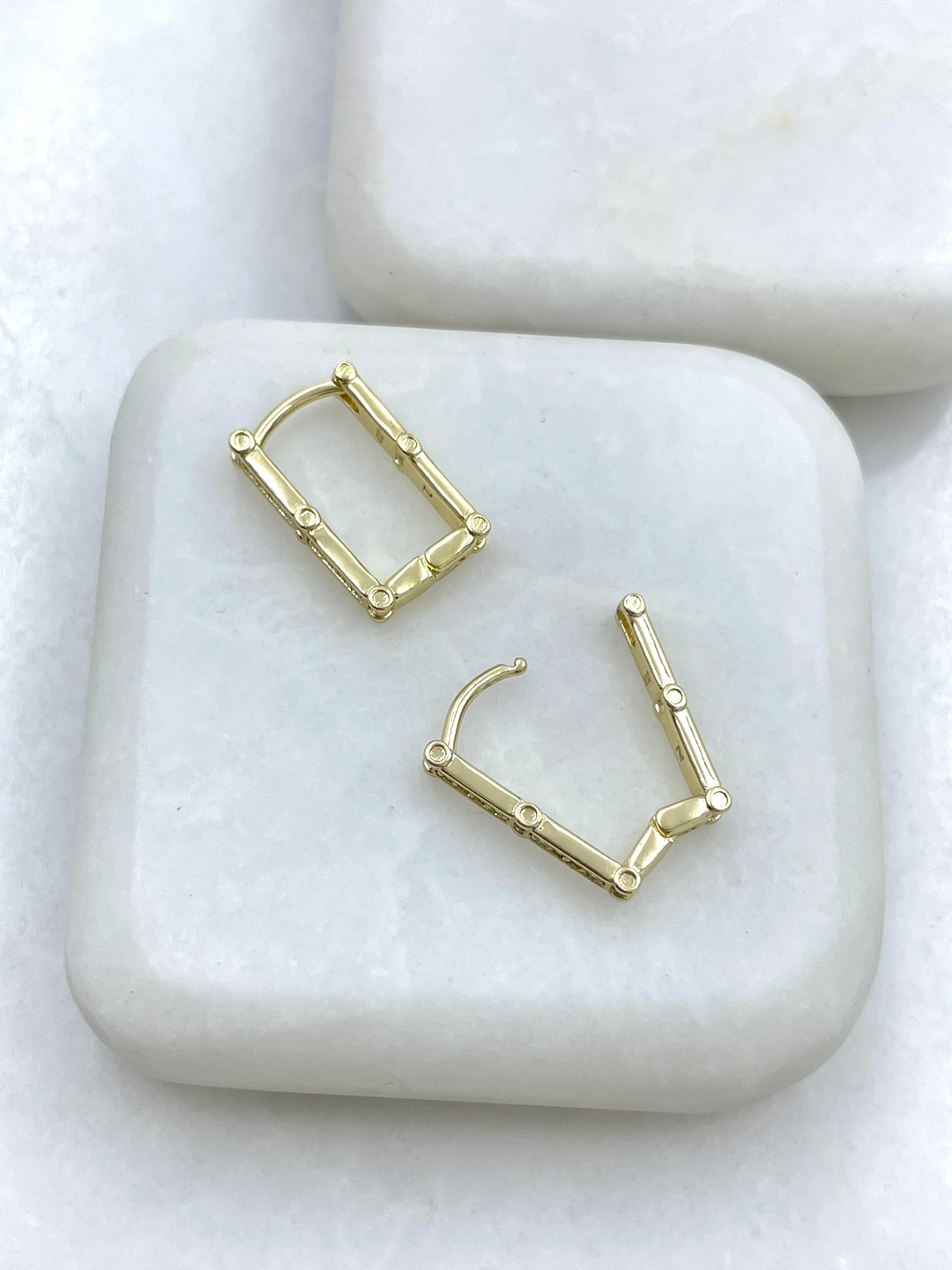 Özel Seri Gömme Taşlı Tasarım U Küpe Gold