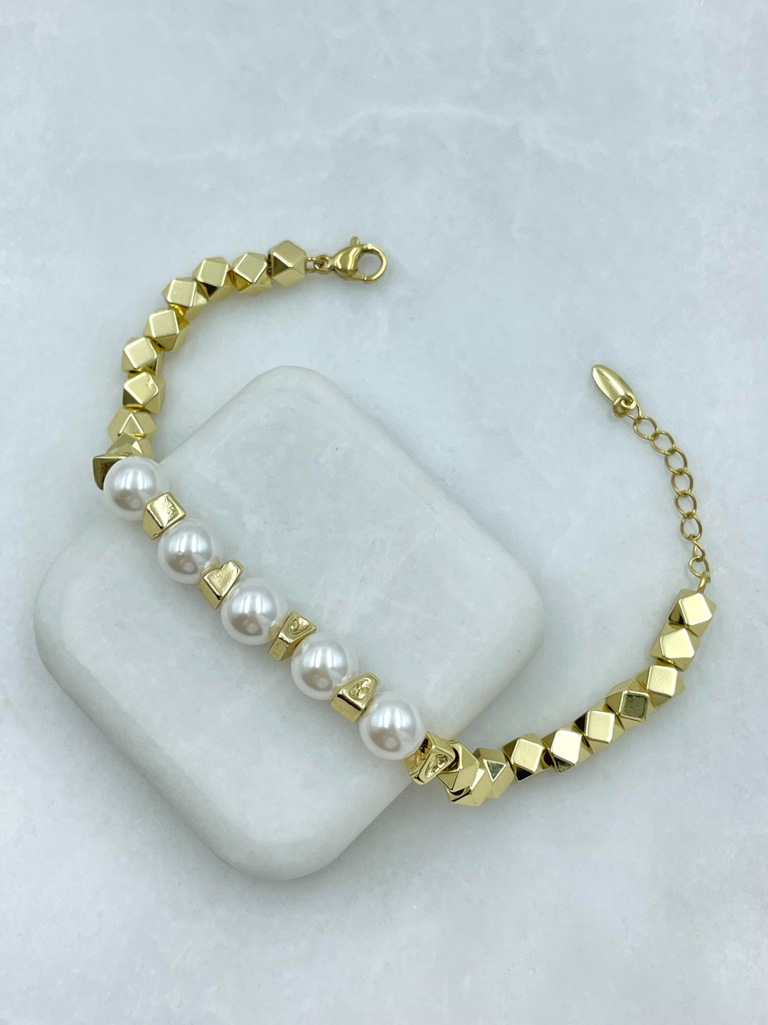 Özel Seri İncili Küp Bileklik Gold