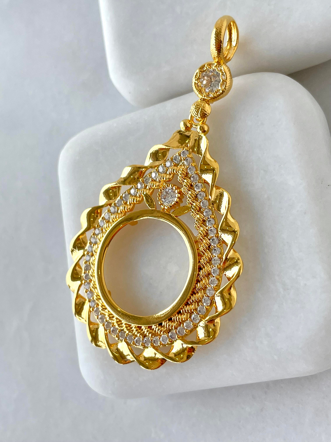 Altın Kaplama Armut Model Çeyreklik Kolye Ucu Beyaz