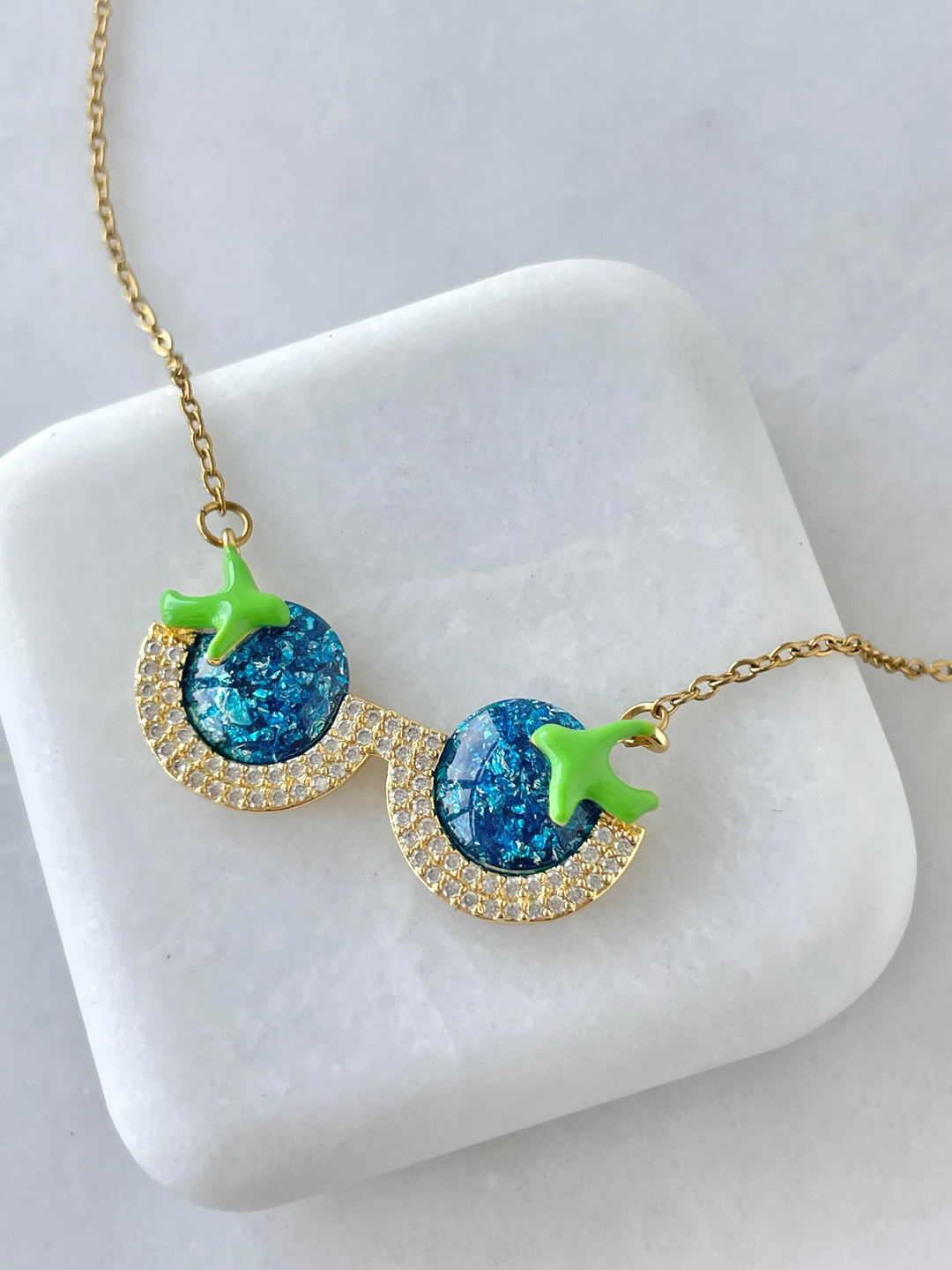 Altın Kaplama Işıltılı Mineli Gözlük Kolye Yeşil Gold