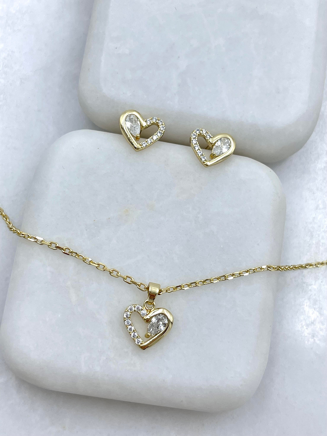 Özel Seri Gömme ve Kristal Taşlı Kalpli Kolye ve Küpe Seti Gold