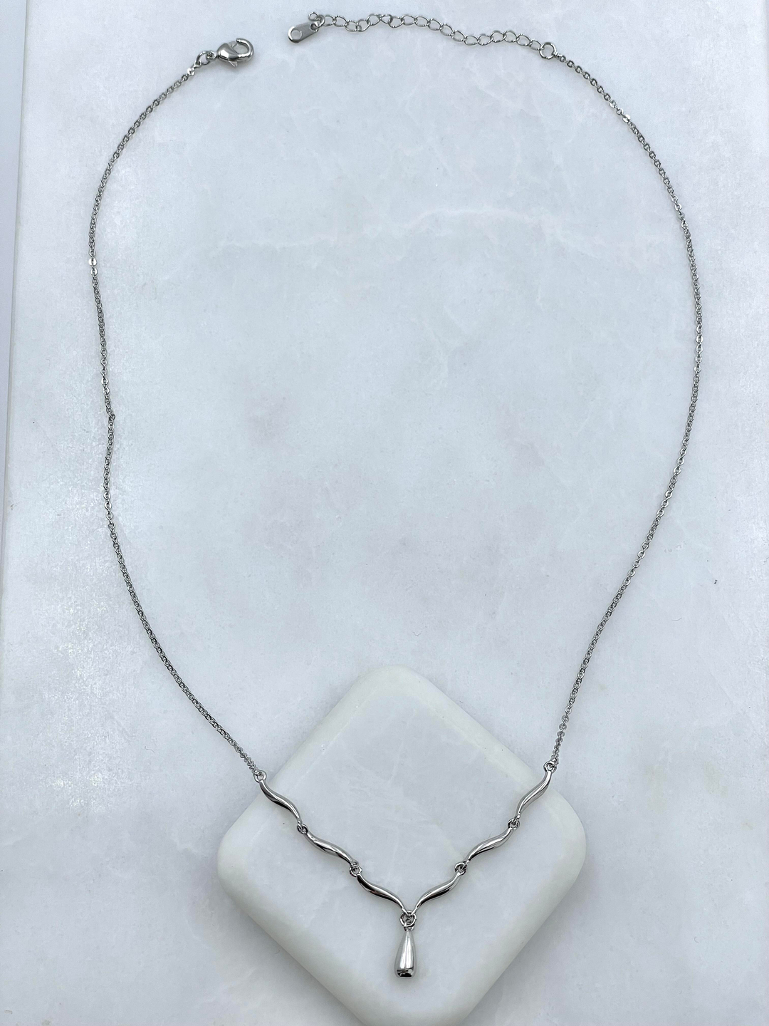 Altın Kaplama Su Damlası Sallantılı Minimal Kolye Gümüş