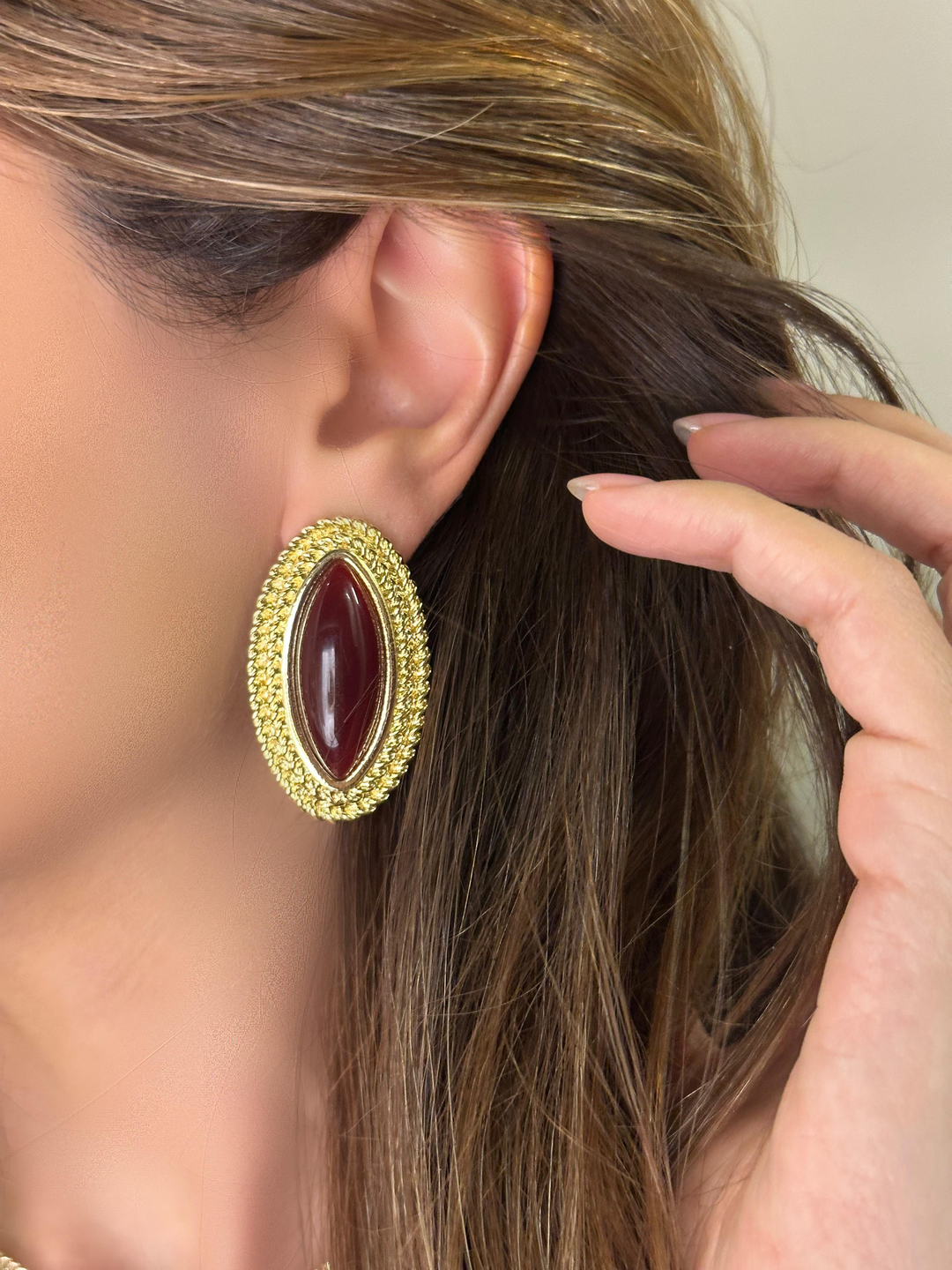 Altın Kaplama Çift Sıra Gold Burgu Detaylı Vintage Küpe Bordo