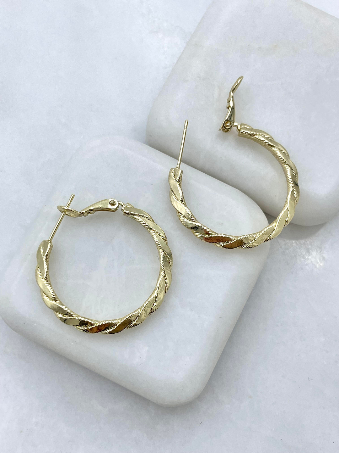 Altın Kaplama Işıltılı Sarmal Küpe 3 cm Gold