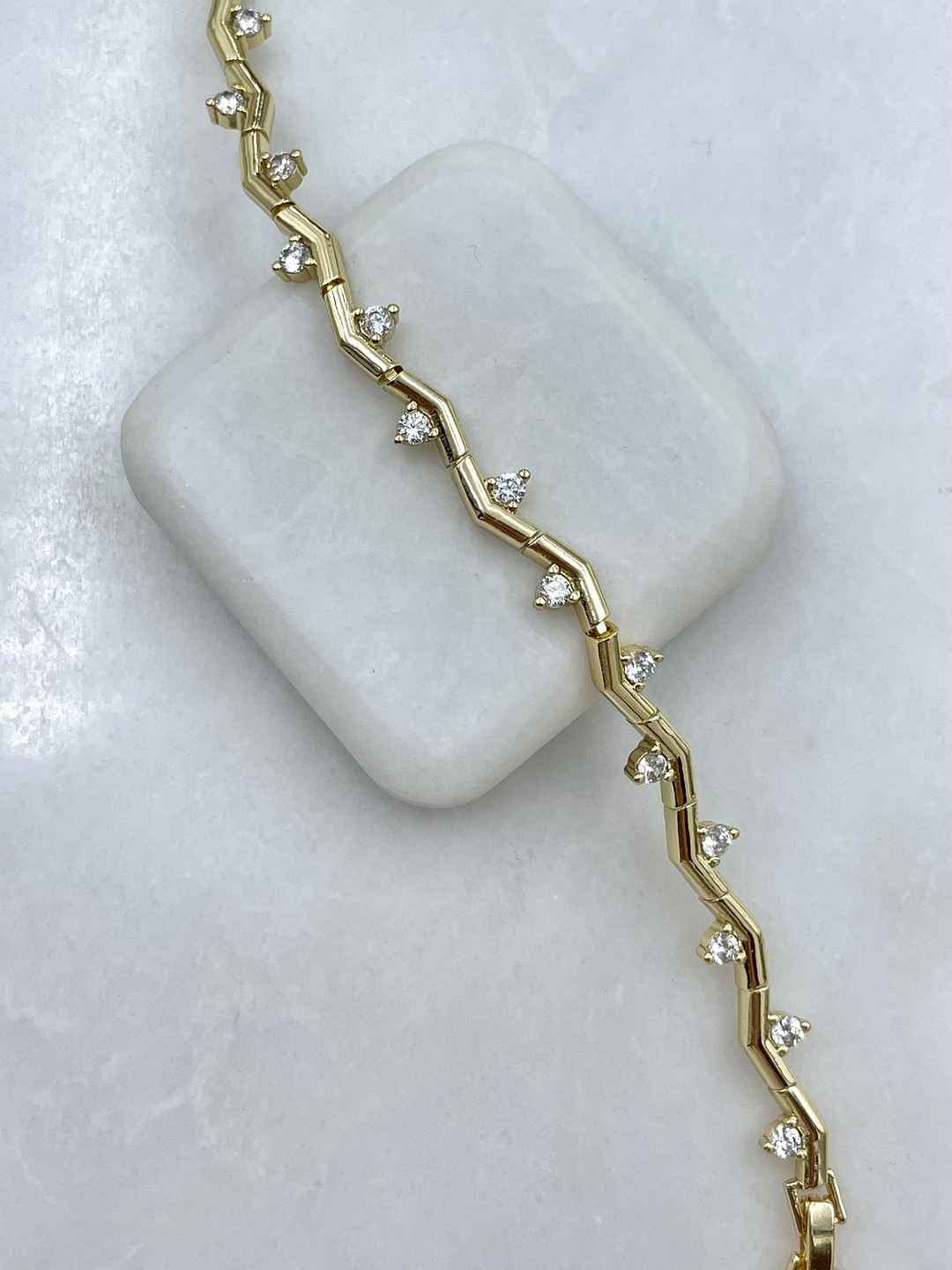 Altın Kaplama Zirkon Taşlı Sarmaşık Bileklik Gold