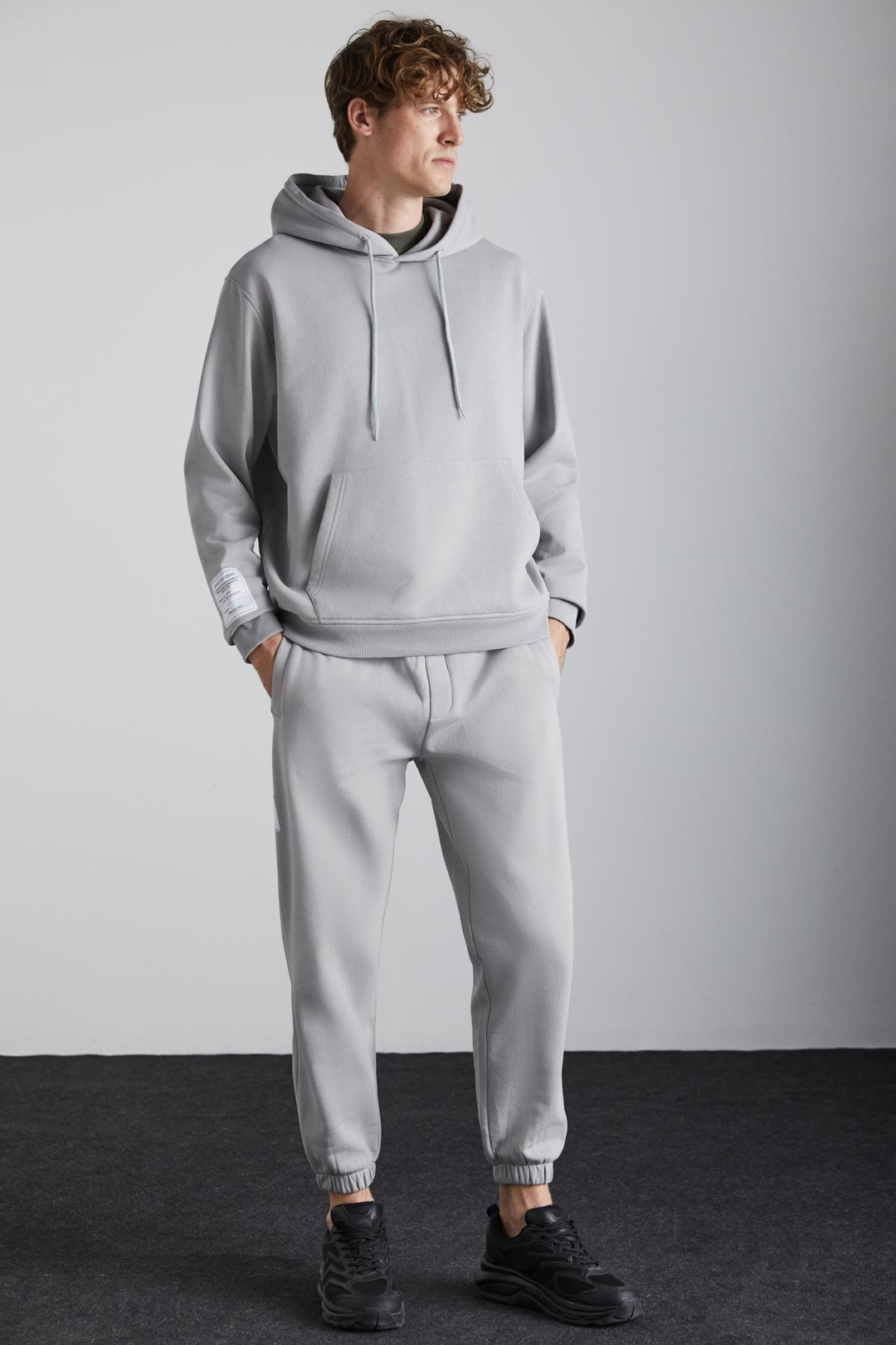 ASHBOURNE Erkek Oversize Fit Kanguru Cepli Lastikli Paça Kol Etiket Detaylı Gri Eşofman Takımı