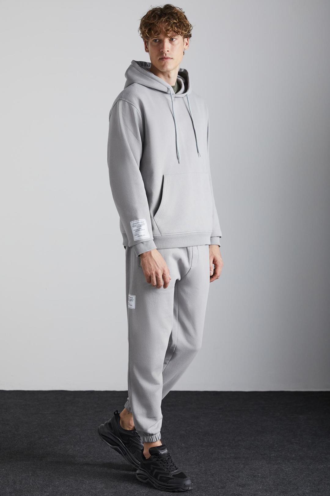 ASHBOURNE Erkek Oversize Fit Kanguru Cepli Lastikli Paça Kol Etiket Detaylı Gri Eşofman Takımı