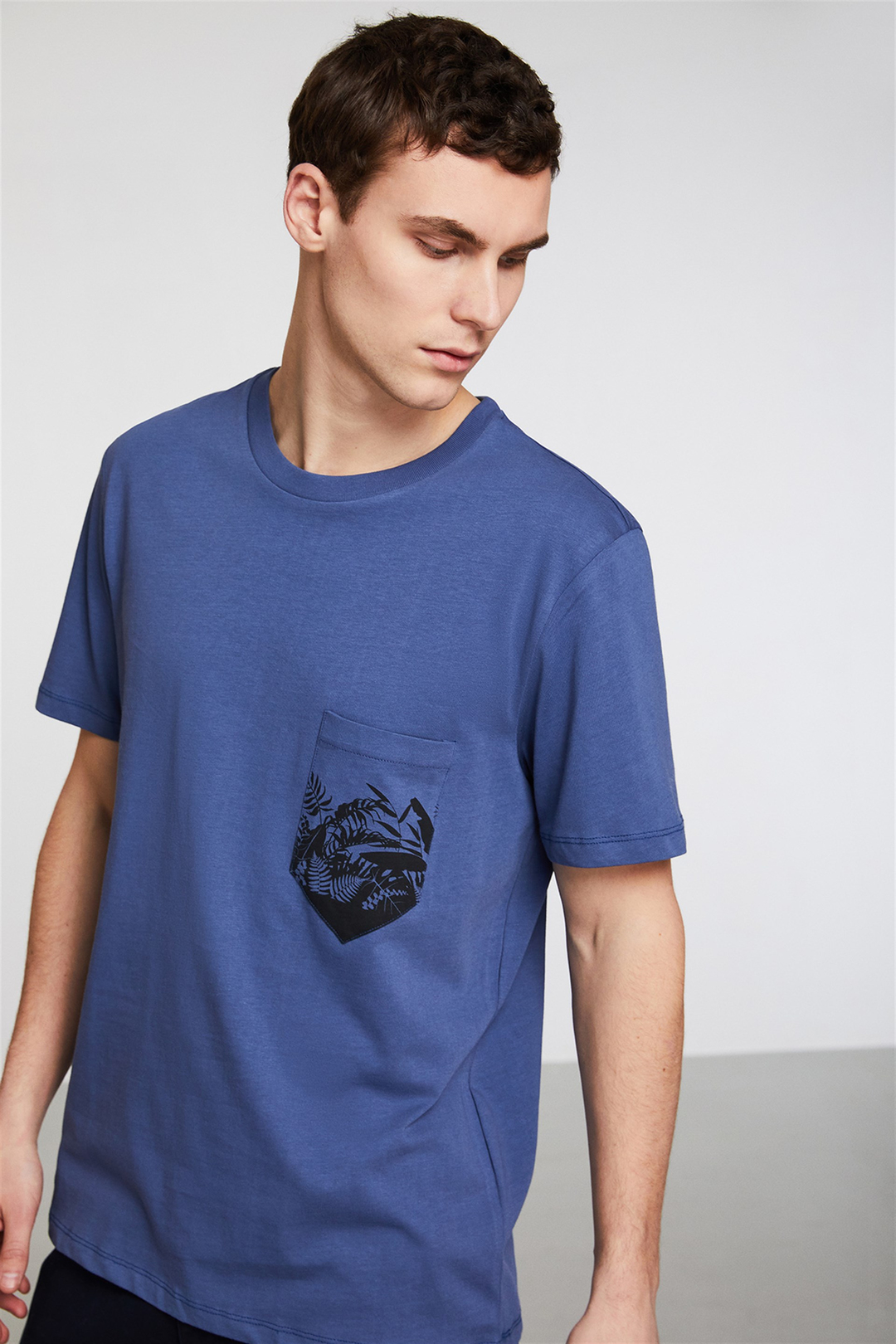 ASHER Erkek İndigo Mavi Baskılı Yuvarlak Yaka Comfort Fit T-Shirt