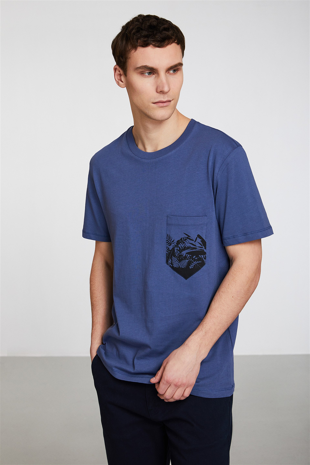 ASHER Erkek İndigo Mavi Baskılı Yuvarlak Yaka Comfort Fit T-Shirt