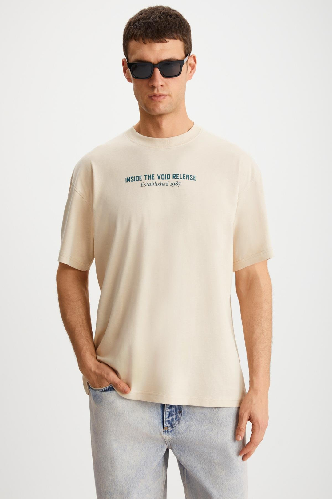 BASTIAN Erkek Sırt Baskı Detaylı Oversize %100 Organik Pamuk Örme Kısa Kol Bej T-Shirt