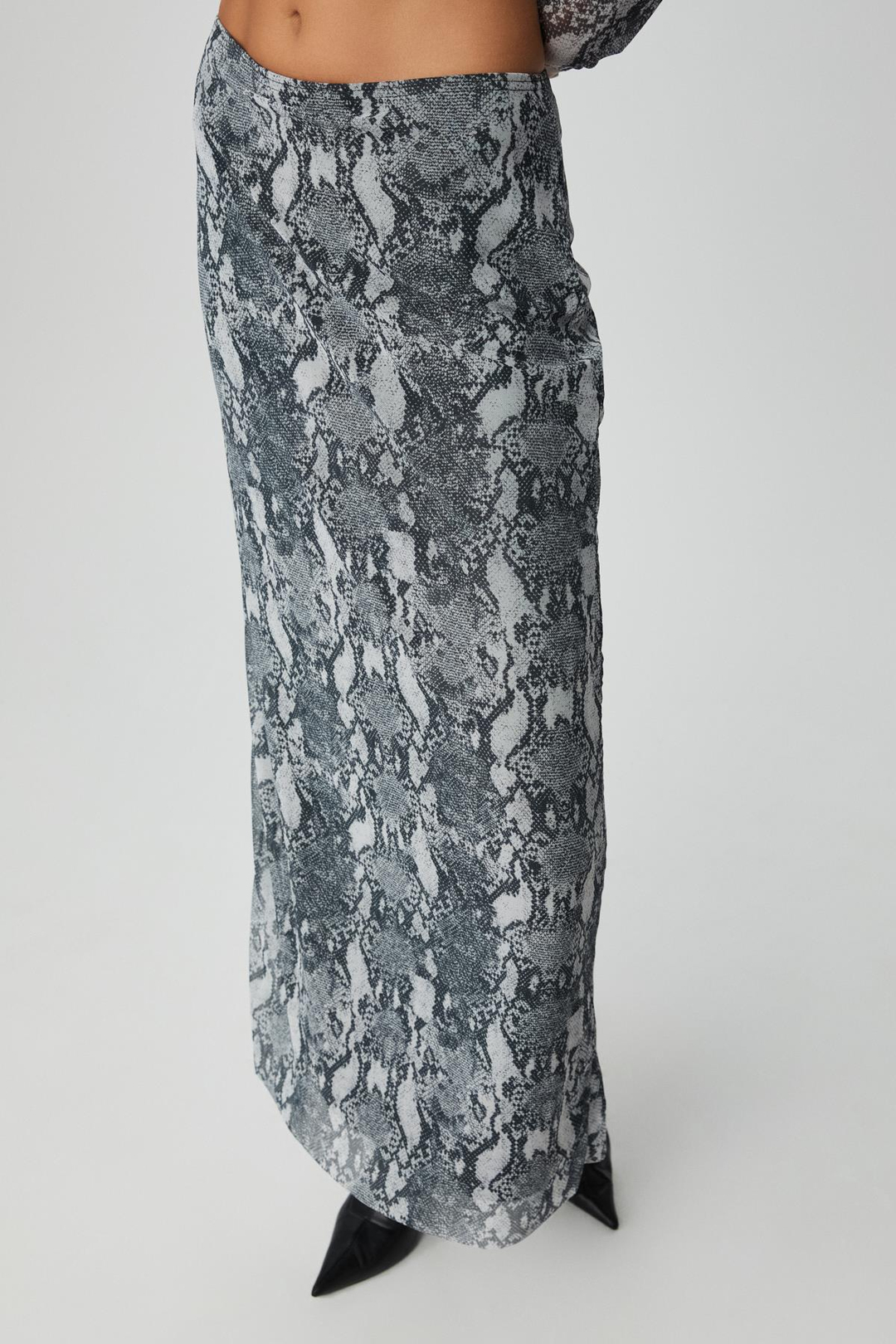 BEULAH Kadın Maxi Boy Slim Fit Beli Lastikli Tül Batik Desenli Yılan Desenli Etek