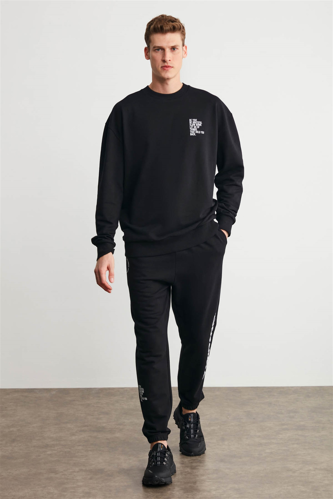 BODDEN Erkek Siyah Baskılı Yuvarlak Yaka Comfort Fit Sweatshirt