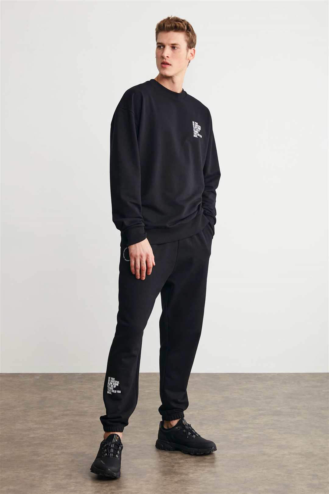 BODDEN Erkek Siyah Baskılı Yuvarlak Yaka Comfort Fit Sweatshirt