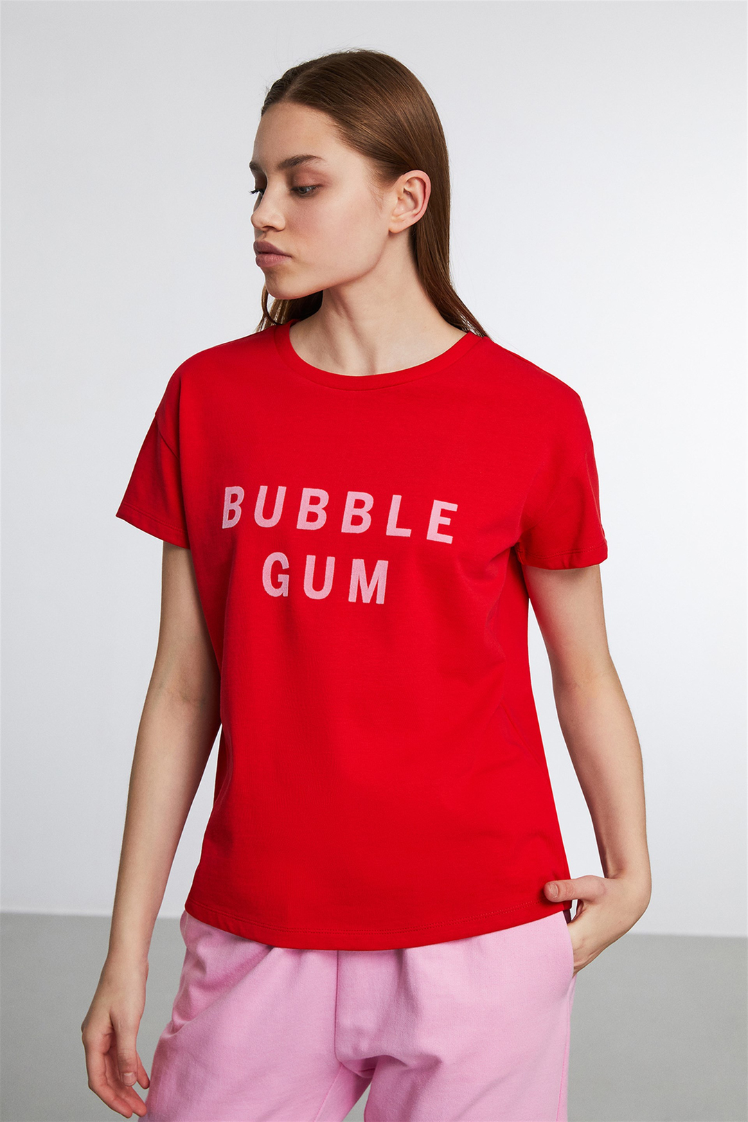 CANDY Kadın Kırmızı Aplikeli Yuvarlak Yaka Comfort Fit T-Shirt