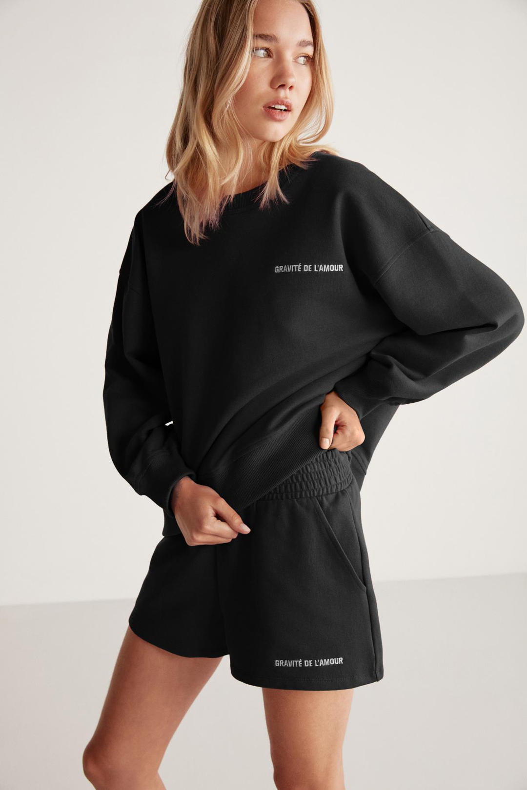 CARROL Kadın Nakış İşlemeli Beli Lastikli 3 İplik Organik Pamuk Relaxed Siyah Şort