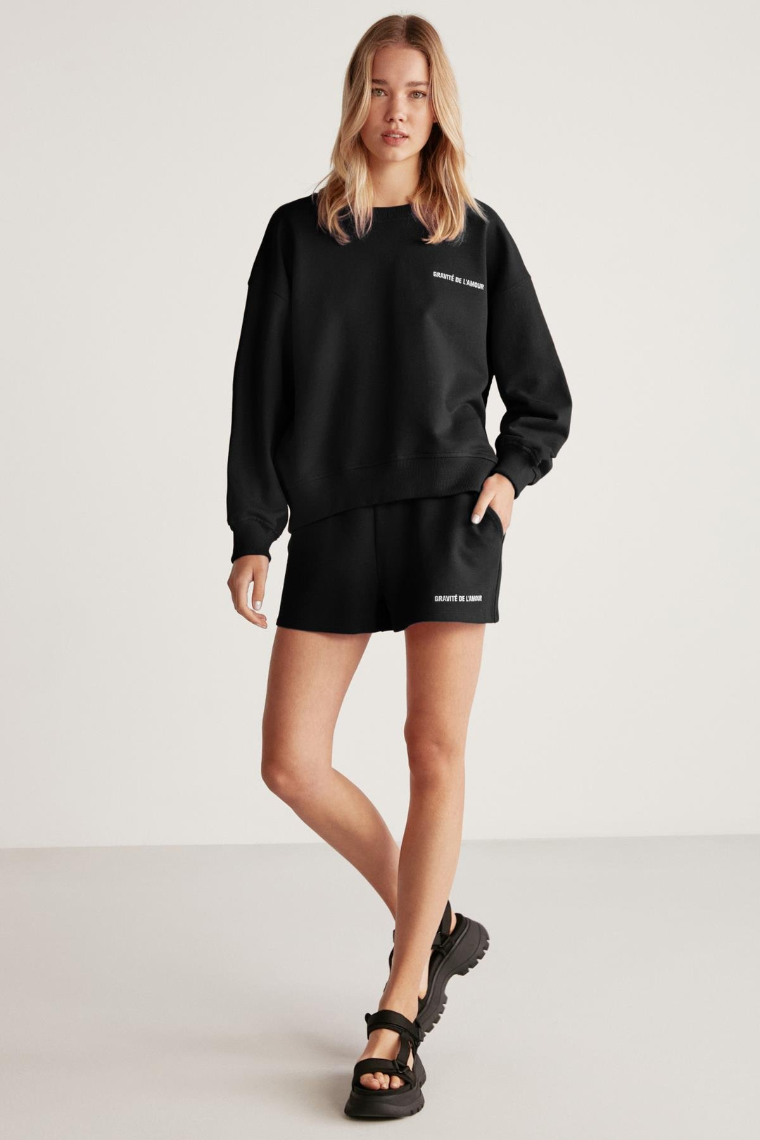 CARROL Kadın Nakış İşlemeli Beli Lastikli 3 İplik Organik Pamuk Relaxed Siyah Şort