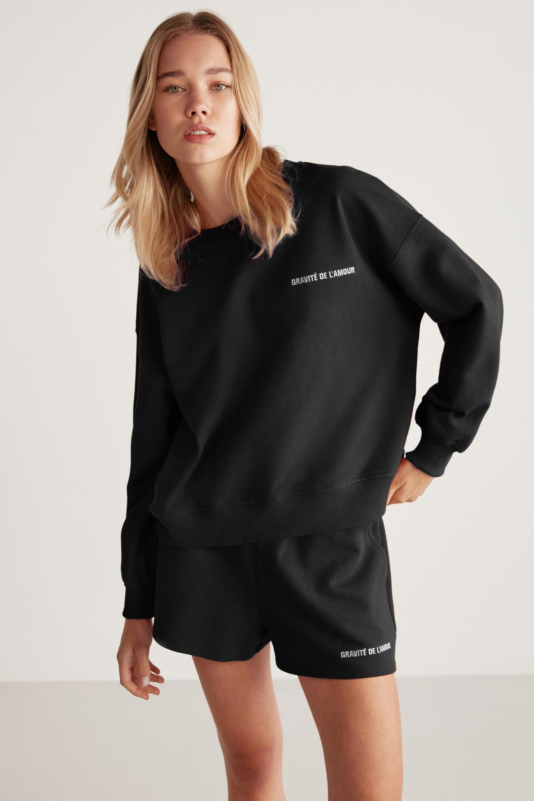 CARROL Kadın Nakış İşlemeli Beli Lastikli 3 İplik Organik Pamuk Relaxed Siyah Şort