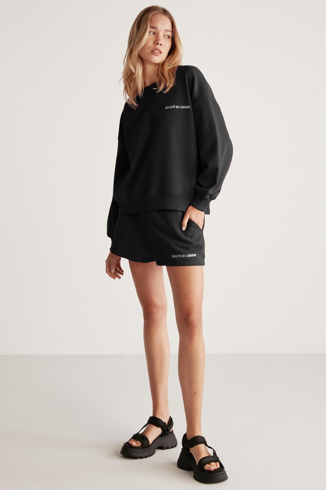 CARROL Kadın Nakış İşlemeli Beli Lastikli 3 İplik Organik Pamuk Relaxed Siyah Şort